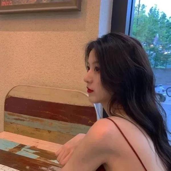 八个拔河女